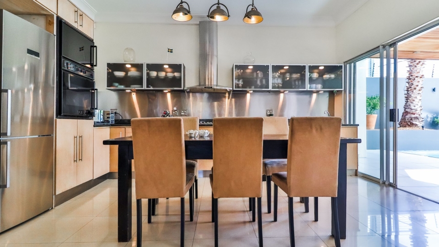 2 Bedroom Property for Sale in Sea Point Western Cape